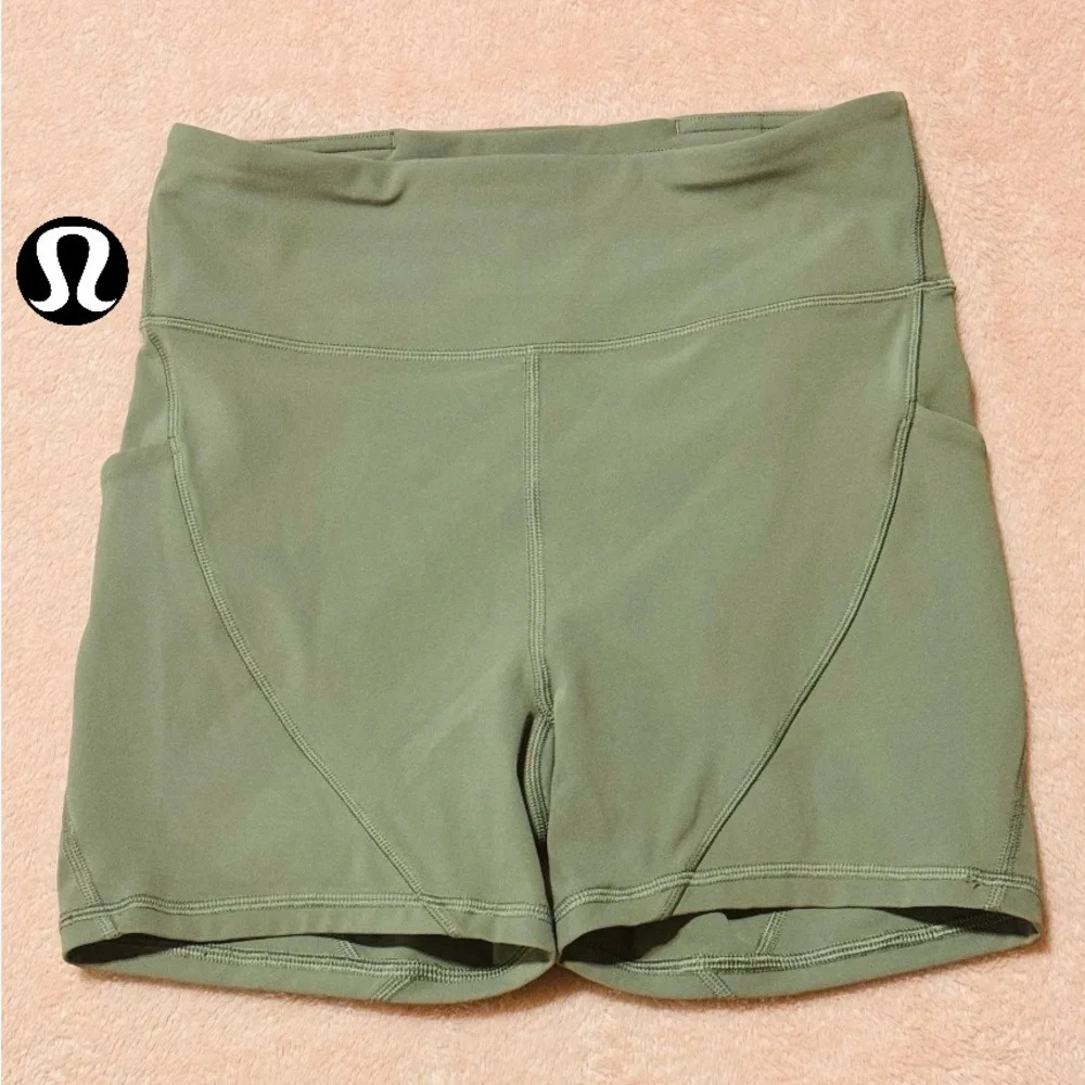 Lululemon Align™ High Waisted Pocket Short Size 4